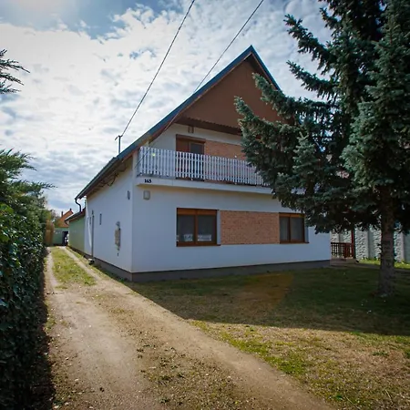 Olivia House דירה